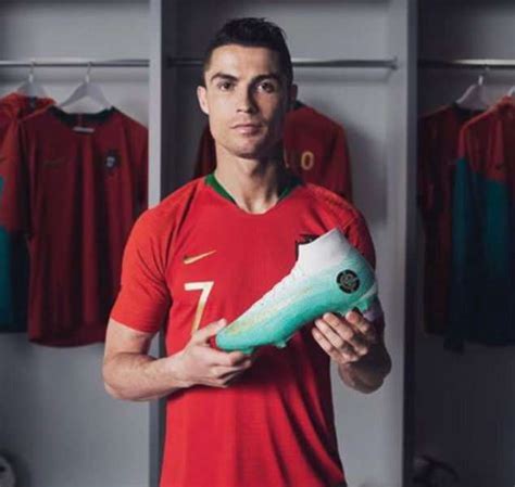 what boots does ronaldo wear